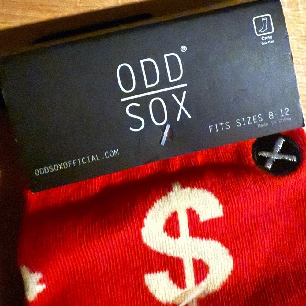 ❤️Odd Sox - Lucky Money Crew Socks - Size 8-12 - One Size Fits Most - Red - Picture 2 of 3